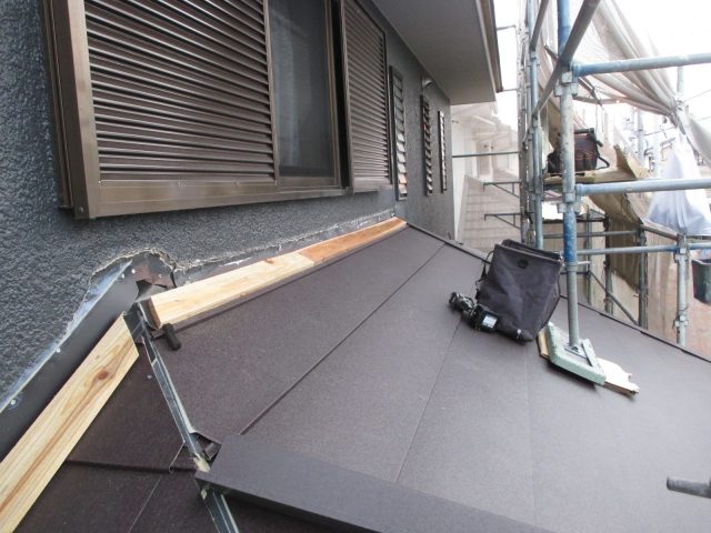 三木市の葺き替え工事の雨仕舞い